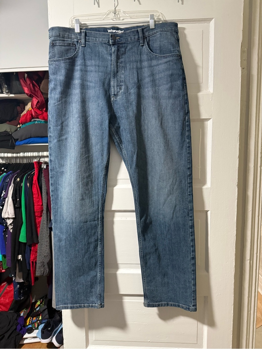 Wrangler Men's Medium Blue Relaxed Straight Jeans